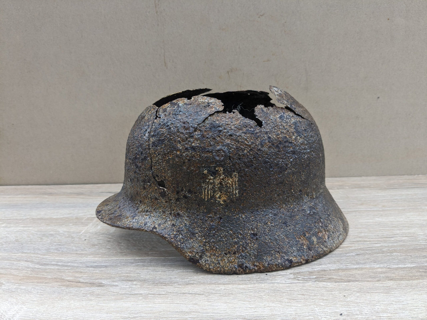 Z VENDU Relique de casque Allemand WW2