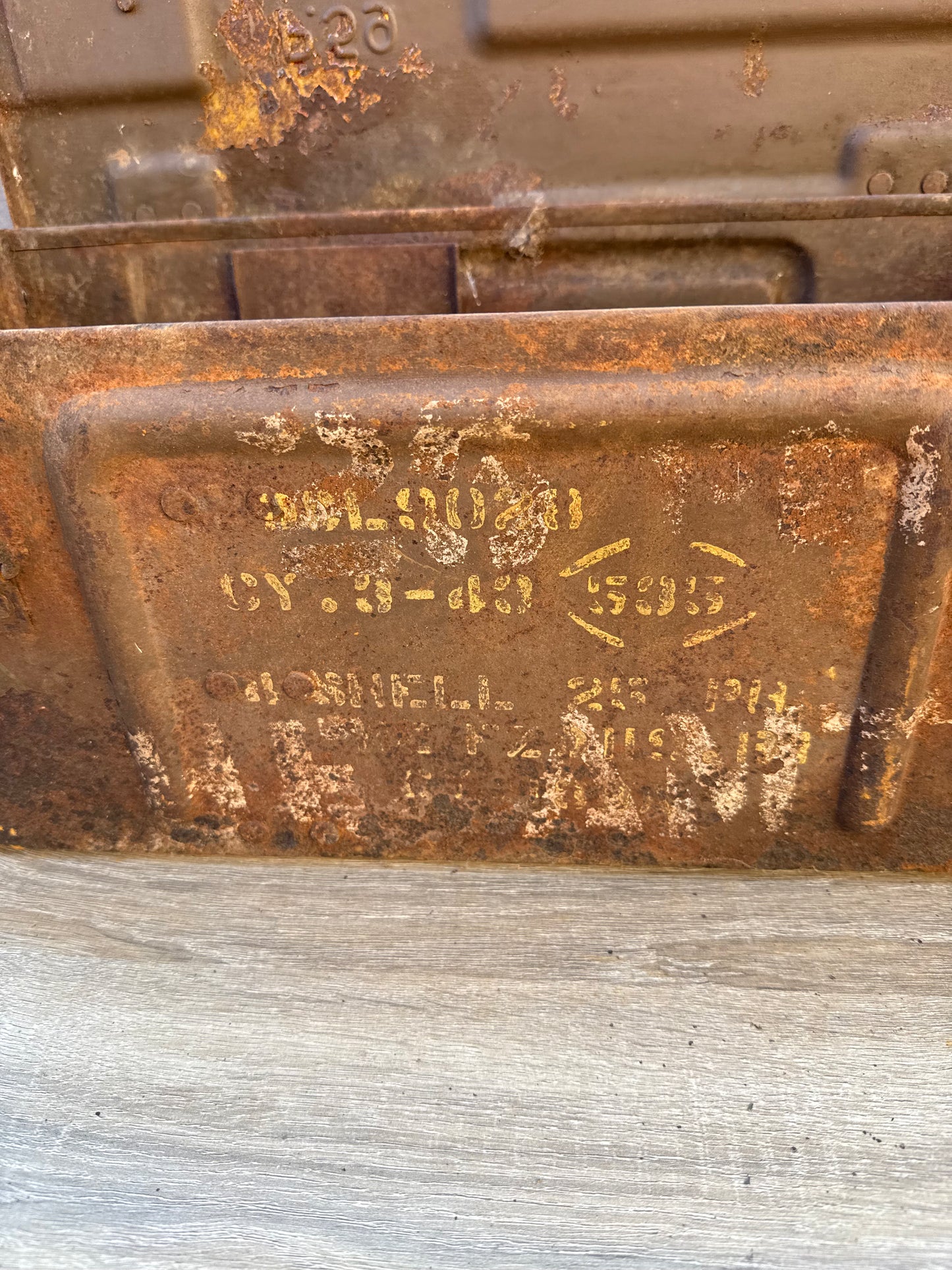 Caisse à munitions britannique WW2 – datée 1943 – “Shell 25 PDR”