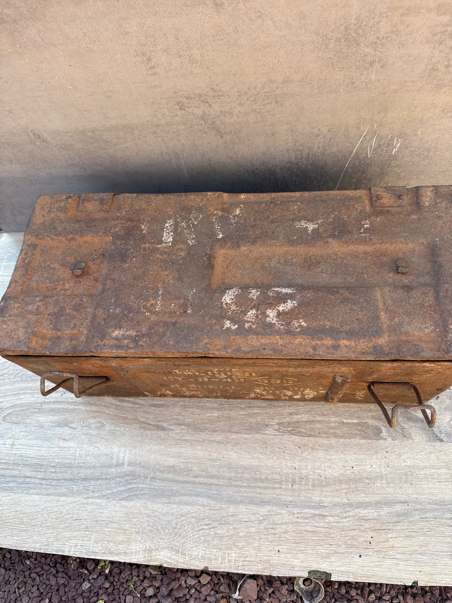 Caisse à munitions britannique WW2 – datée 1943 – “Shell 25 PDR”
