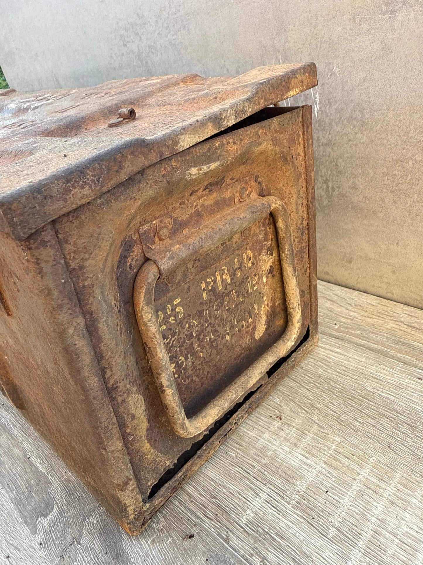 Caisse à munitions britannique WW2 – datée 1943 – “Shell 25 PDR”
