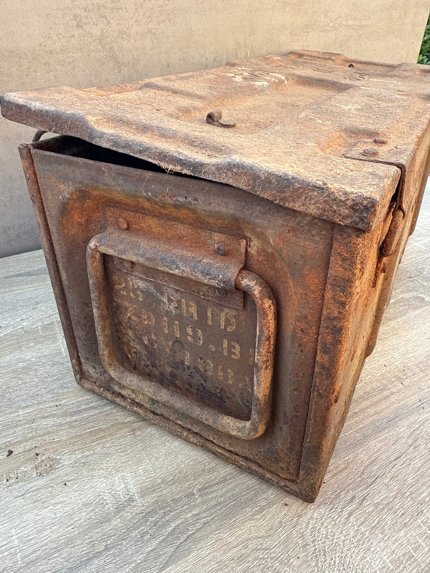 Caisse à munitions britannique WW2 – datée 1943 – “Shell 25 PDR”